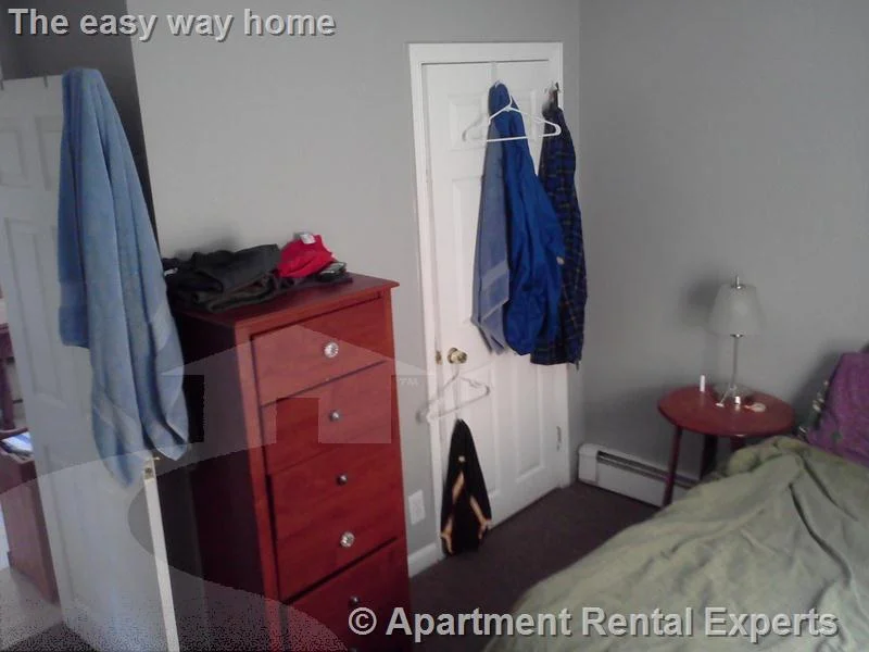 3 bed, 1 bath apartment for rent at 218 Western Ave Unit 2, Riverside — photo 7 of 8