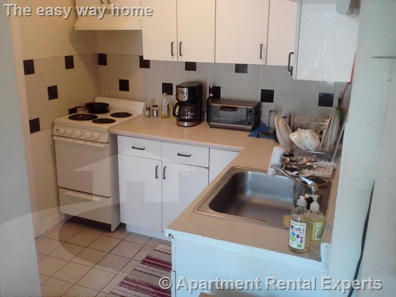 3 bed, 1 bath apartment for rent at 218 Western Ave Unit 2, Riverside