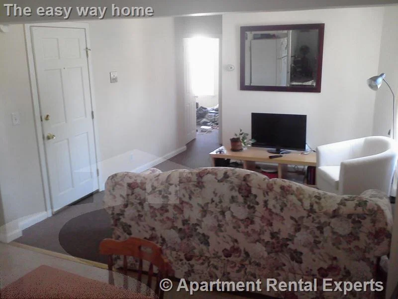 3 bed, 1 bath apartment for rent at 218 Western Ave Unit 2, Riverside — photo 2 of 8