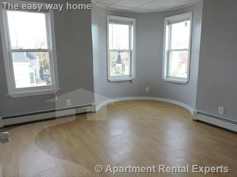 3 bed, 1 bath apartment for rent at 218 Western Ave Unit 3, Riverside — photo 6 of 10