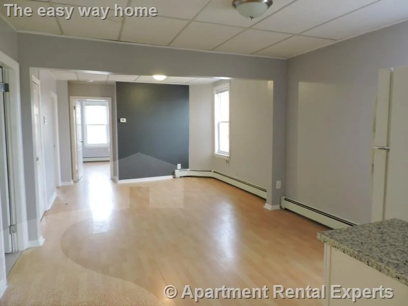 3 bed, 1 bath apartment for rent at 218 Western Ave Unit 3, Riverside — photo 5 of 10