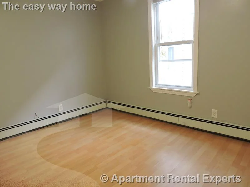 3 bed, 1 bath apartment for rent at 218 Western Ave Unit 3, Riverside — photo 8 of 10