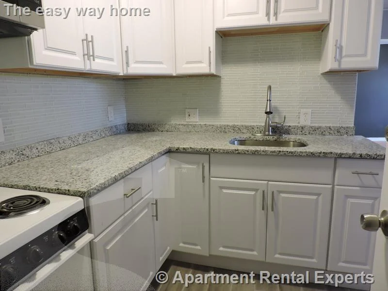 3 bed, 1 bath apartment for rent at 218 Western Ave Unit 3, Riverside