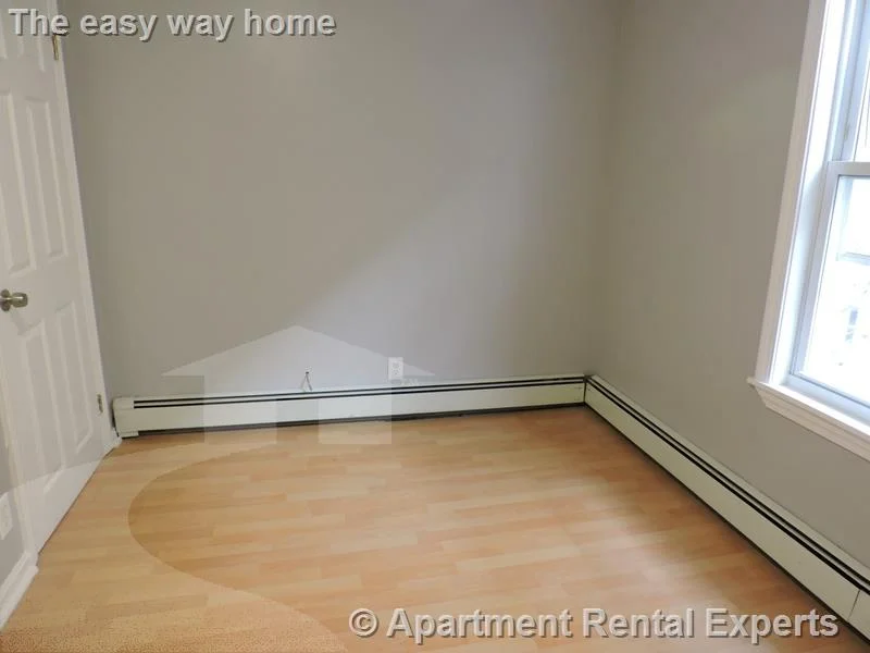 3 bed, 1 bath apartment for rent at 218 Western Ave Unit 3, Riverside — photo 9 of 10