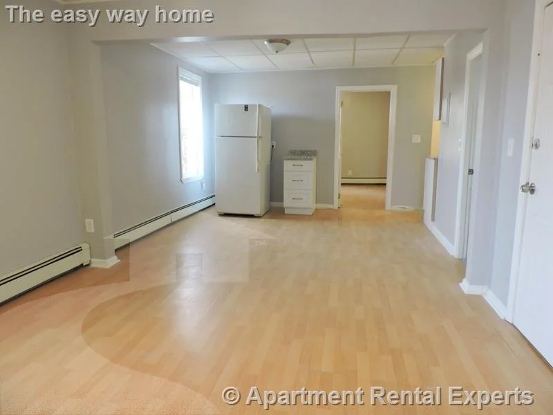 3 bed, 1 bath apartment for rent at 218 Western Ave Unit 3, Riverside — photo 4 of 10