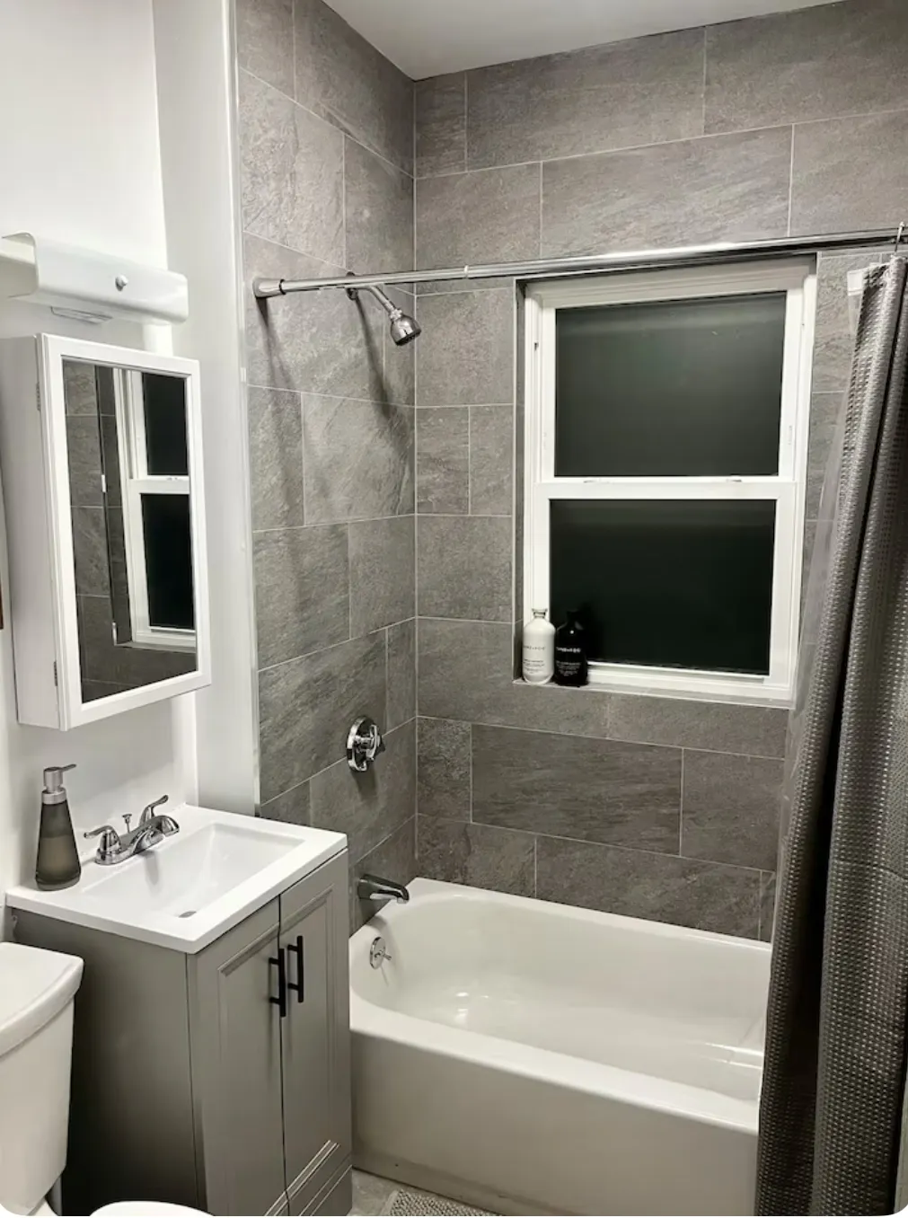 2 bed, 1 bath apartment for rent at 218 Wood Ave Unit 218, Hyde Park — photo 5 of 8