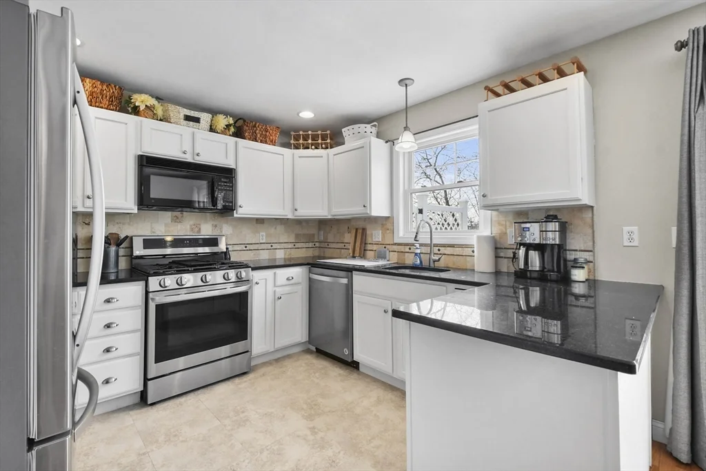 3 bed, 2 bath apartment for rent at 219 Beach Rd Unit 2, Salisbury — photo 3 of 30
