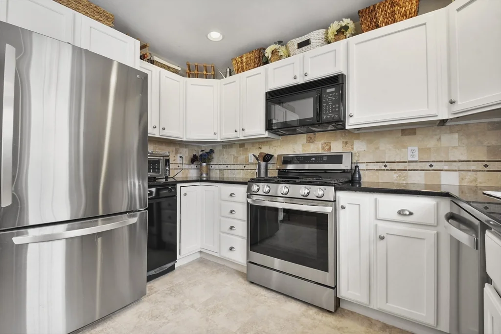3 bed, 2 bath apartment for rent at 219 Beach Rd Unit 2, Salisbury — photo 5 of 30
