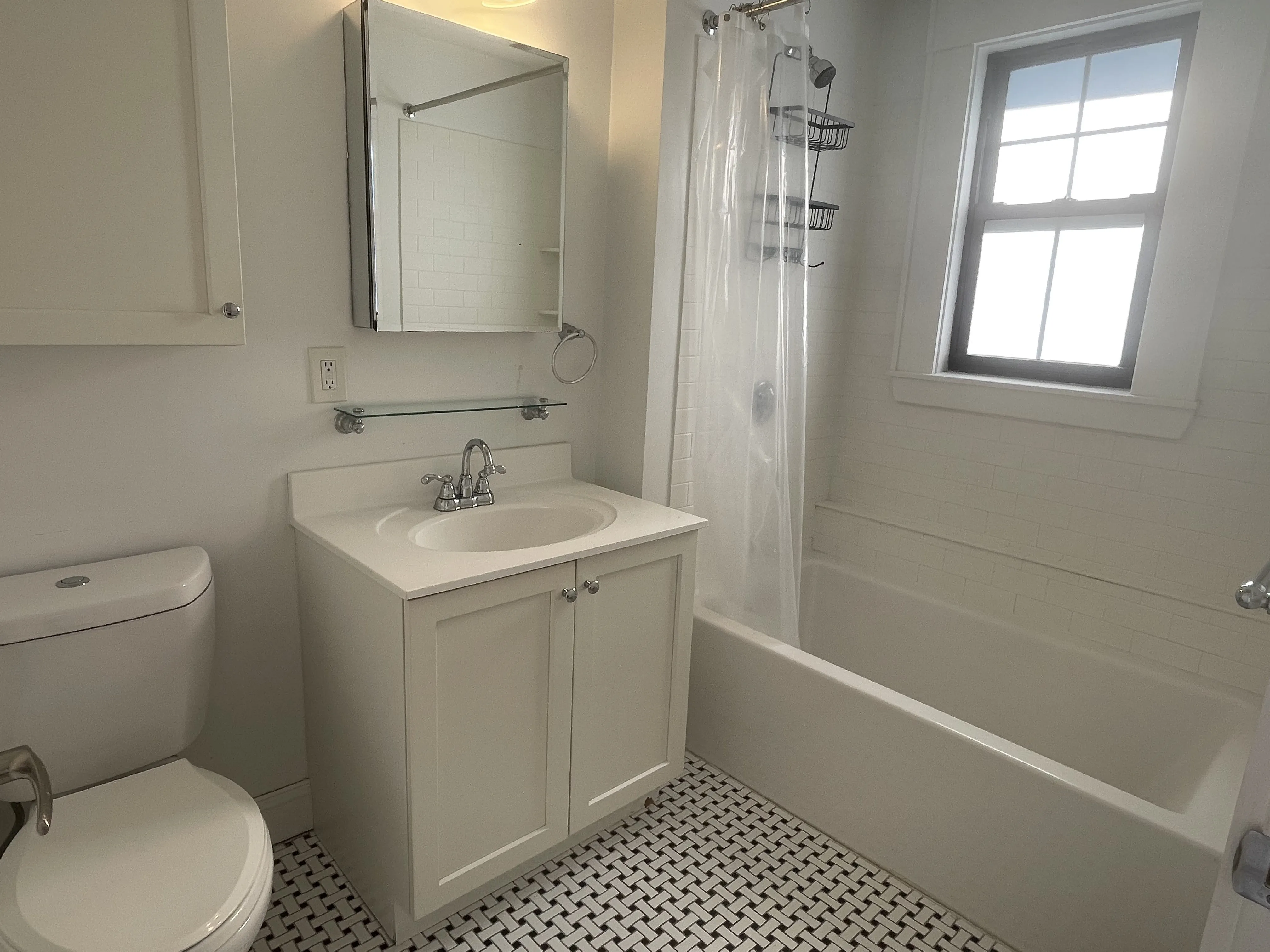 Studio bed, 1 bath apartment for rent at 219 Commonwealth Ave Unit 15, Chestnut Hill — photo 3 of 5