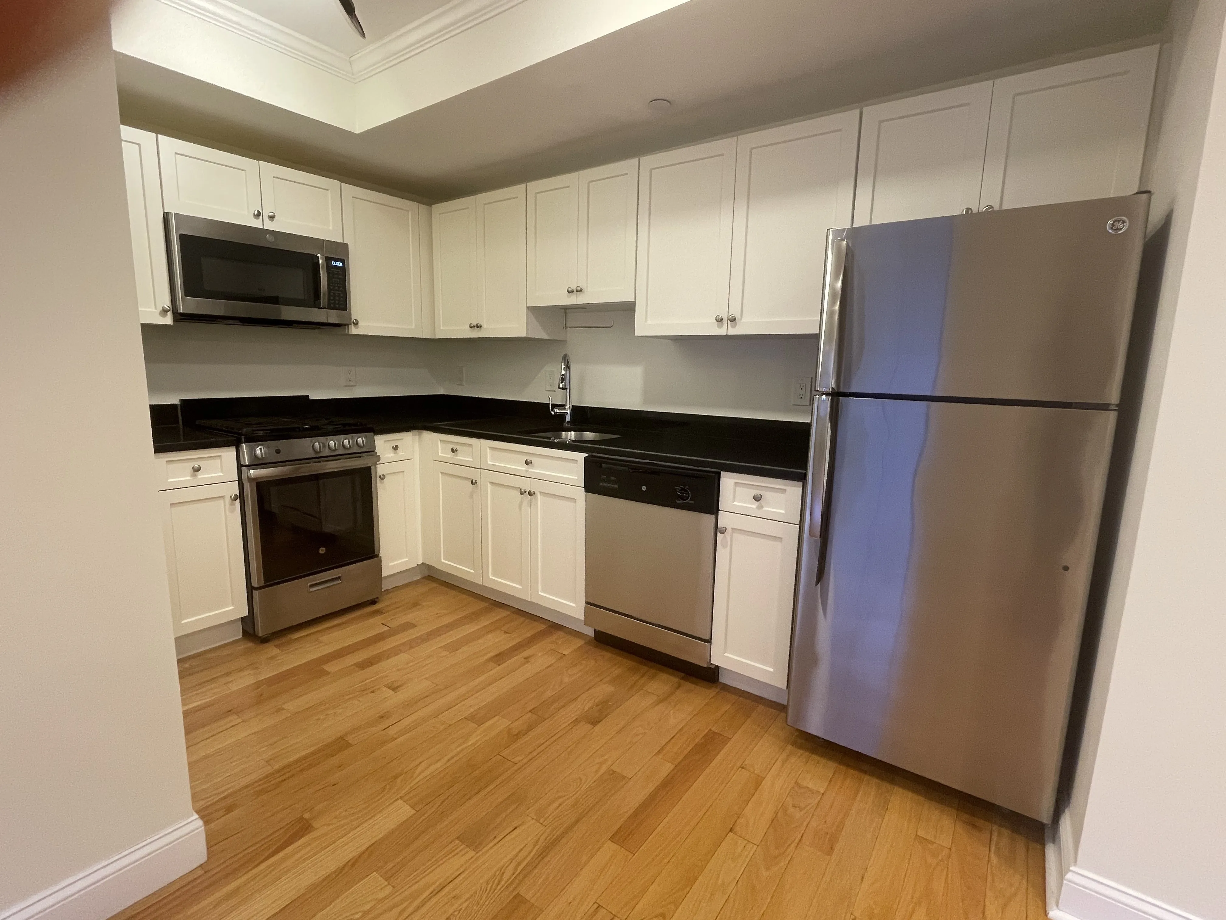1 bed, 1 bath apartment for rent at 219 Commonwealth Ave Unit 25, Chestnut Hill — photo 2 of 7