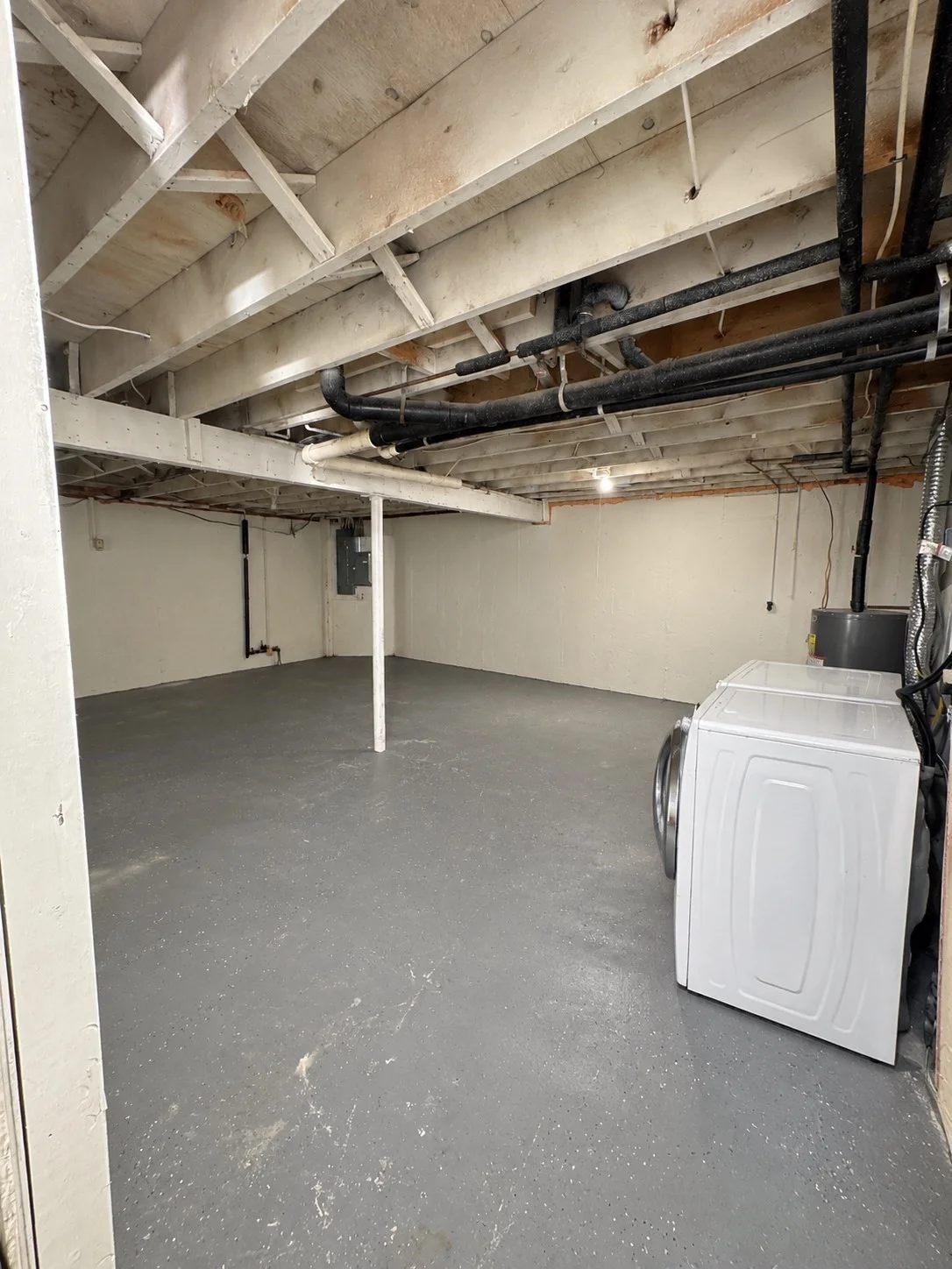 3 bed, 1 bath apartment for rent at 219 Morton St, Springfield — photo 6 of 9