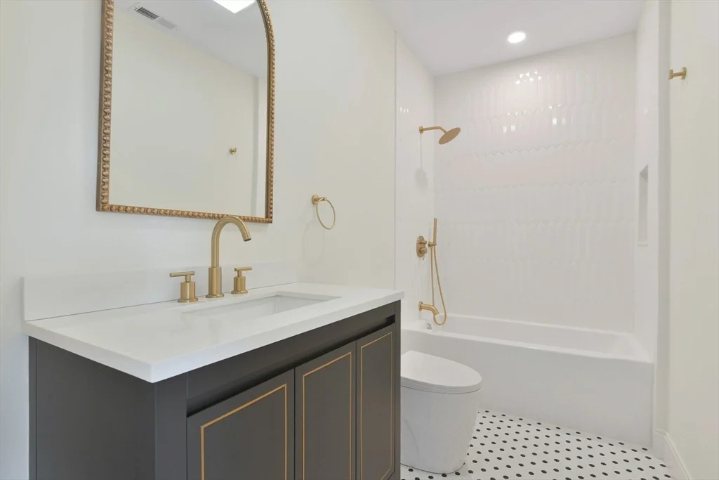 2 bed, 2 bath apartment for rent at 219 Paris Unit 4, East Boston — photo 11 of 13