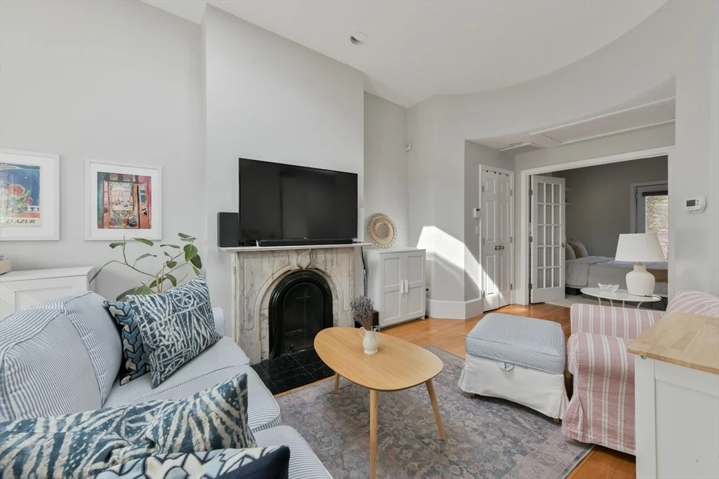 1 bed, 1 bath apartment for rent at 219 W Newton St Unit 4, South End — photo 5 of 19