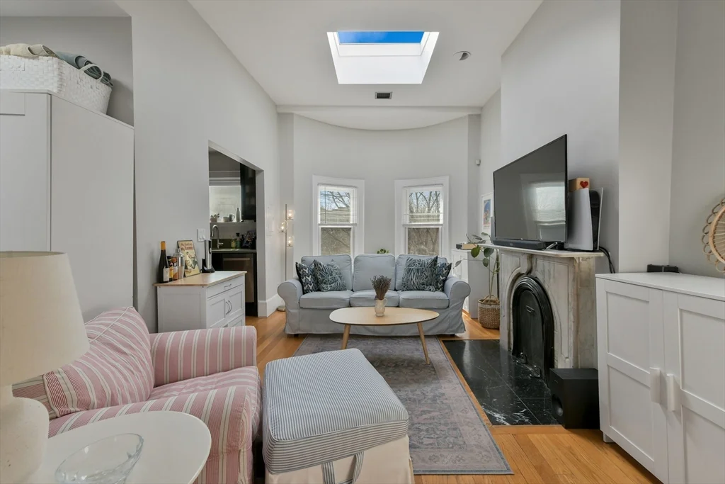 1 bed, 1 bath apartment for rent at 219 W Newton St Unit 4, South End — photo 2 of 19