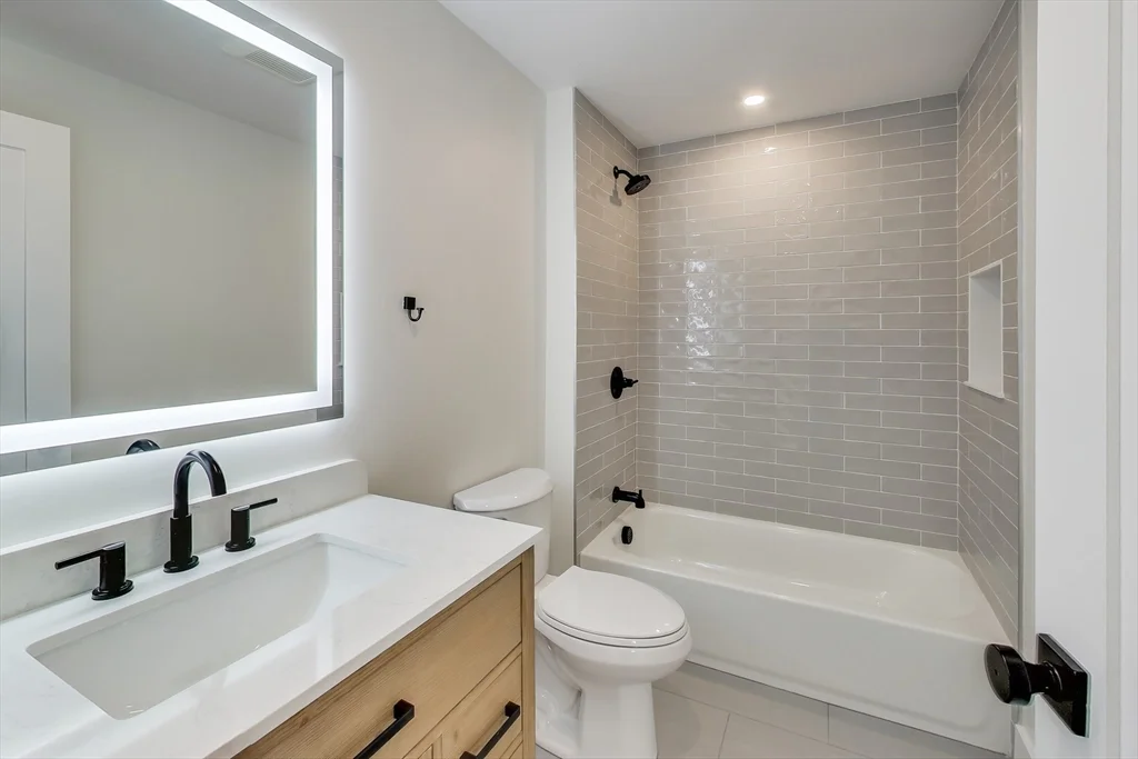 3 bed, 2 bath apartment for rent at 2195 Dorchester Ave Unit 2, Dorchester — photo 6 of 15