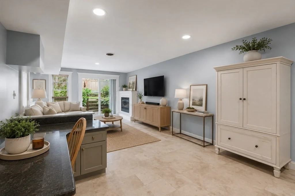 4 bed, 3 bath apartment for rent at 21A Curtis St, Marblehead — photo 12 of 23