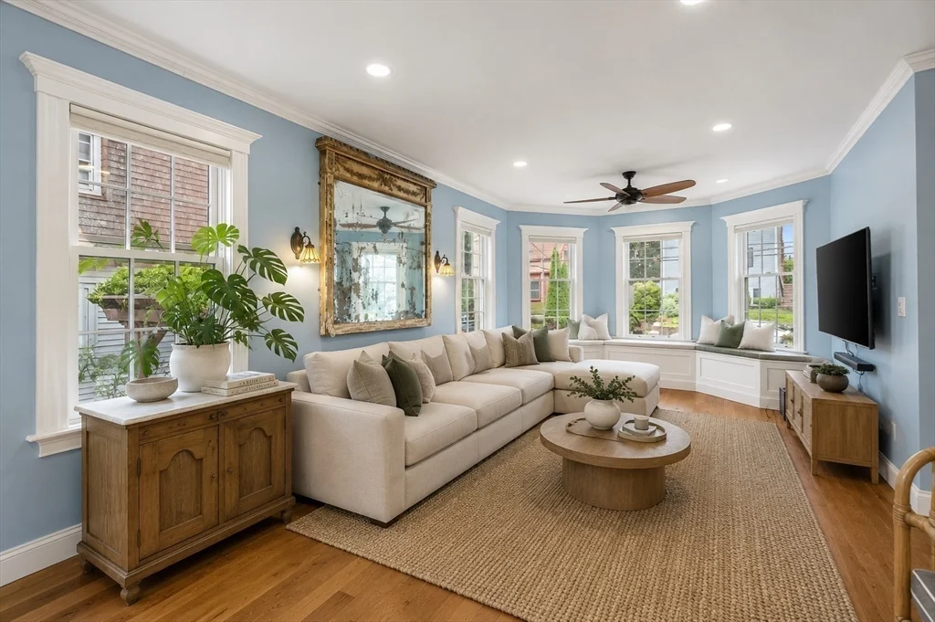 4 bed, 3 bath apartment for rent at 21A Curtis St, Marblehead — photo 3 of 23