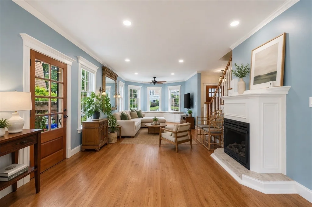 4 bed, 3 bath apartment for rent at 21A Curtis St, Marblehead — photo 4 of 23