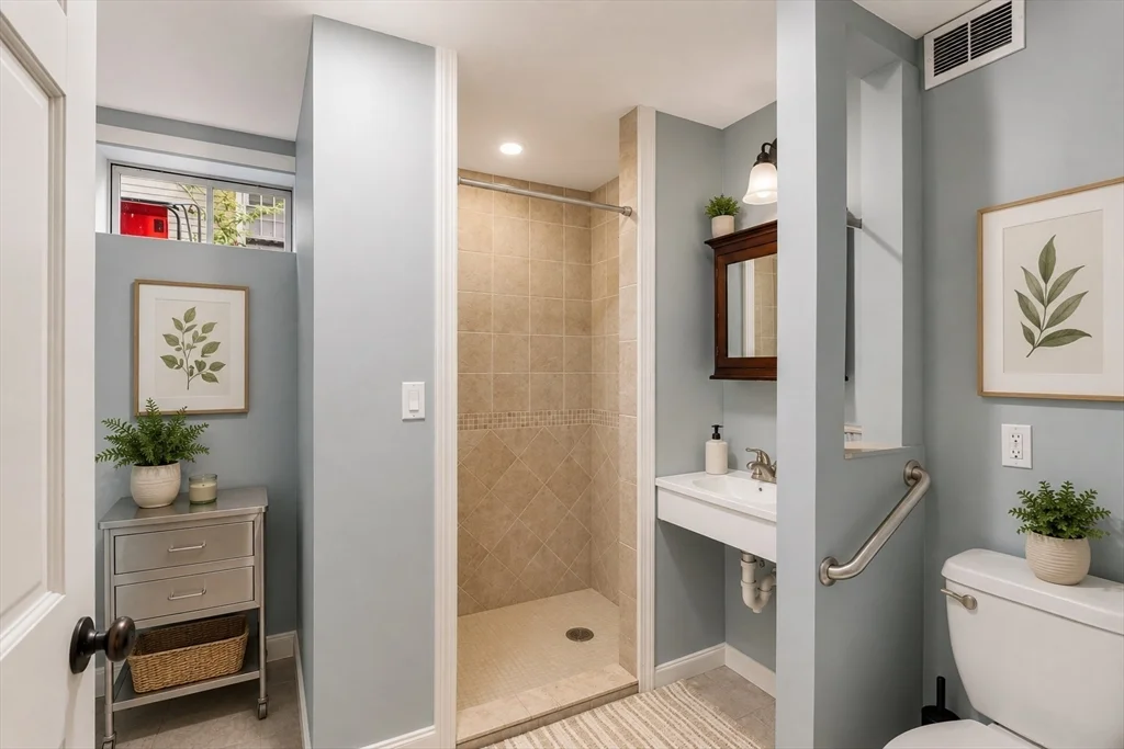 4 bed, 3 bath apartment for rent at 21A Curtis St, Marblehead — photo 16 of 23