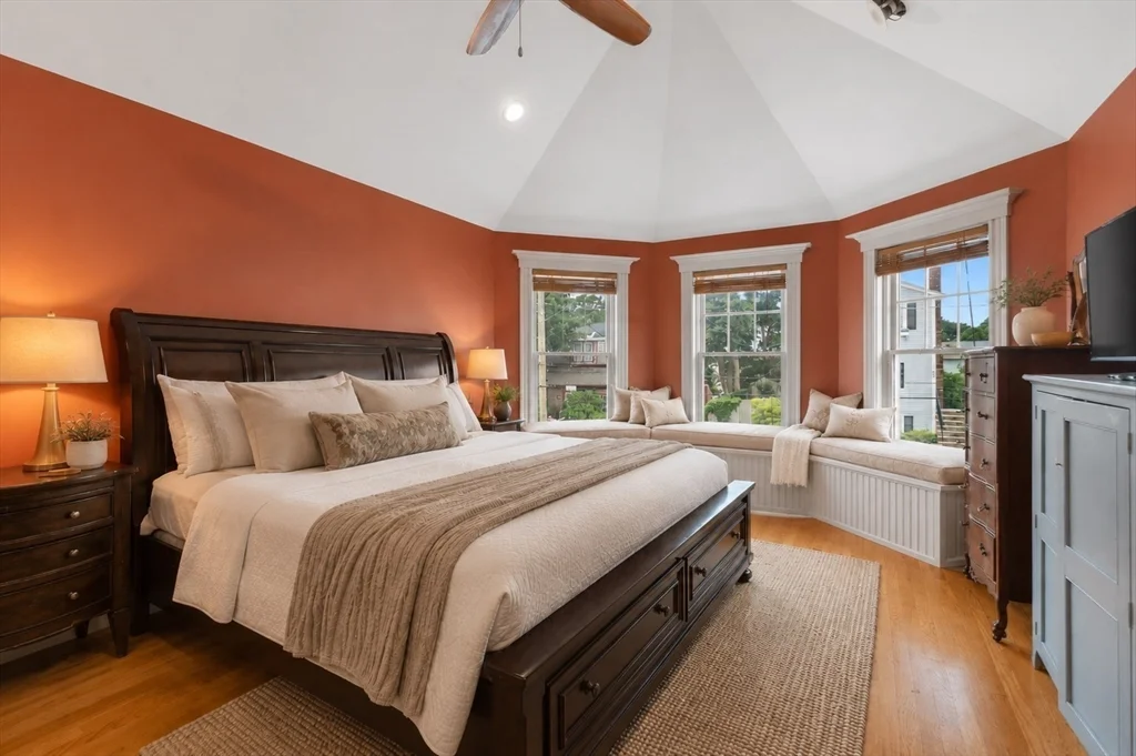 4 bed, 3 bath apartment for rent at 21A Curtis St, Marblehead — photo 8 of 23