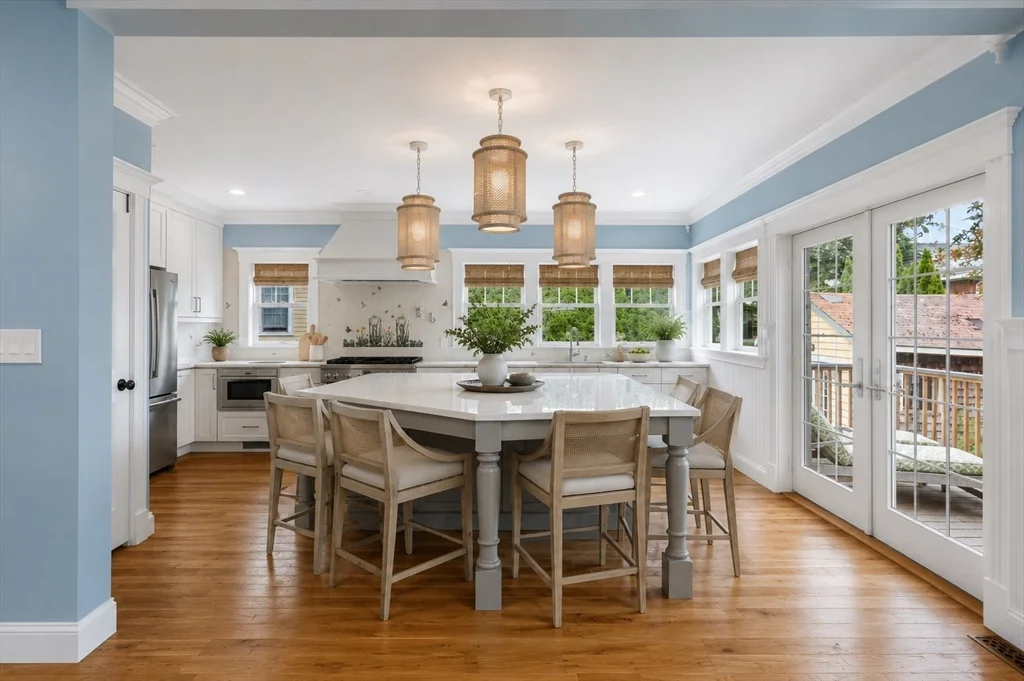 4 bed, 3 bath apartment for rent at 21A Curtis St, Marblehead — photo 1 of 23