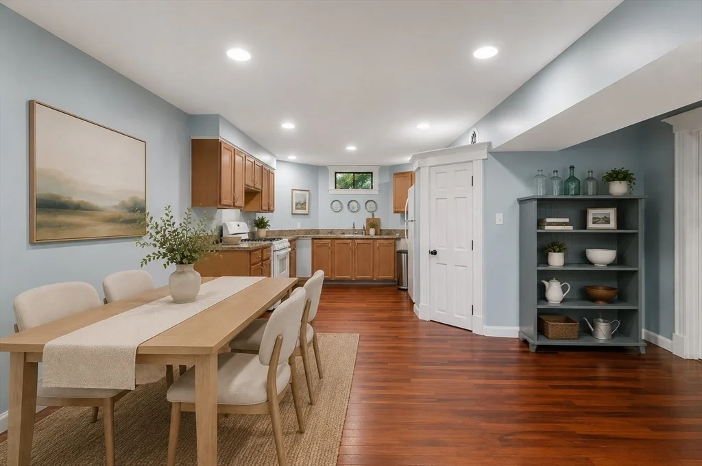 4 bed, 3 bath apartment for rent at 21A Curtis St, Marblehead — photo 13 of 23