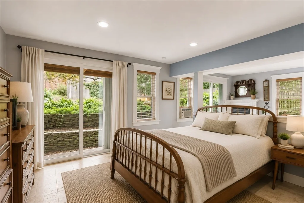 4 bed, 3 bath apartment for rent at 21A Curtis St, Marblehead — photo 15 of 23