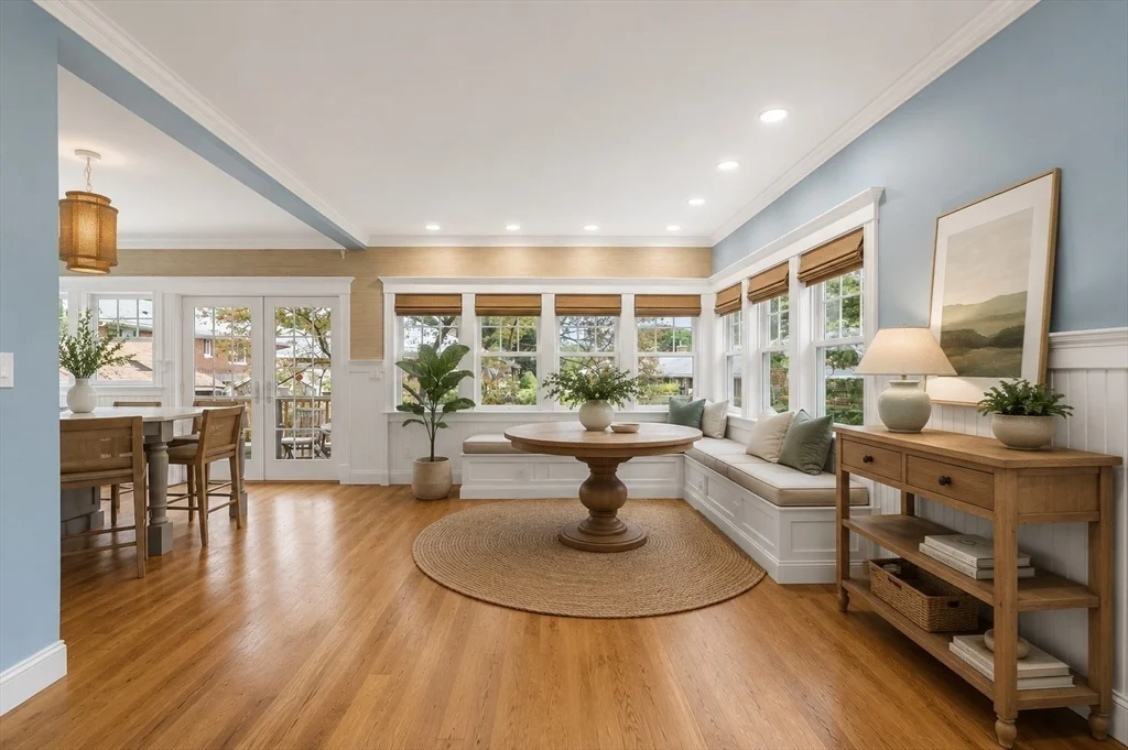 4 bed, 3 bath apartment for rent at 21A Curtis St, Marblehead — photo 2 of 23