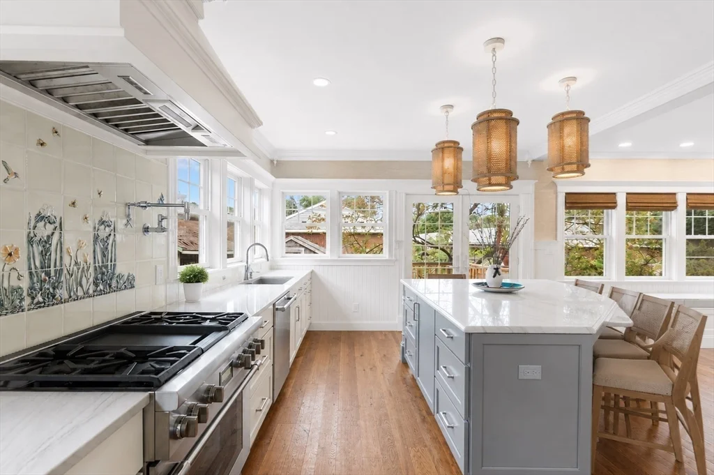 4 bed, 3 bath apartment for rent at 21A Curtis St, Marblehead — photo 6 of 23