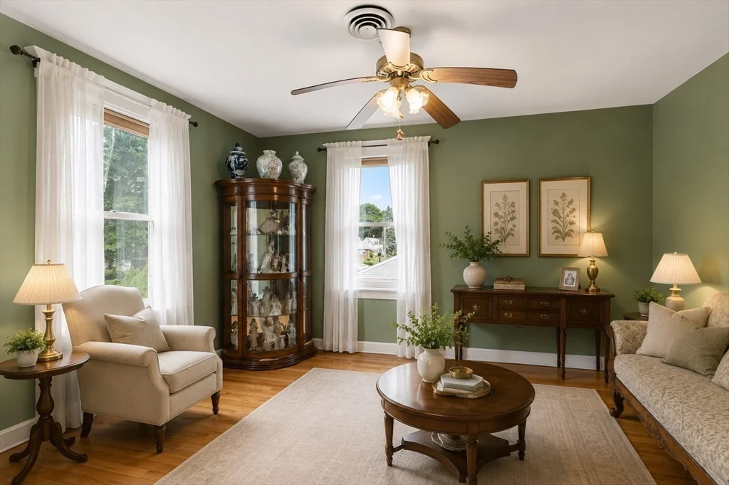 4 bed, 3 bath apartment for rent at 21A Curtis St, Marblehead — photo 5 of 23