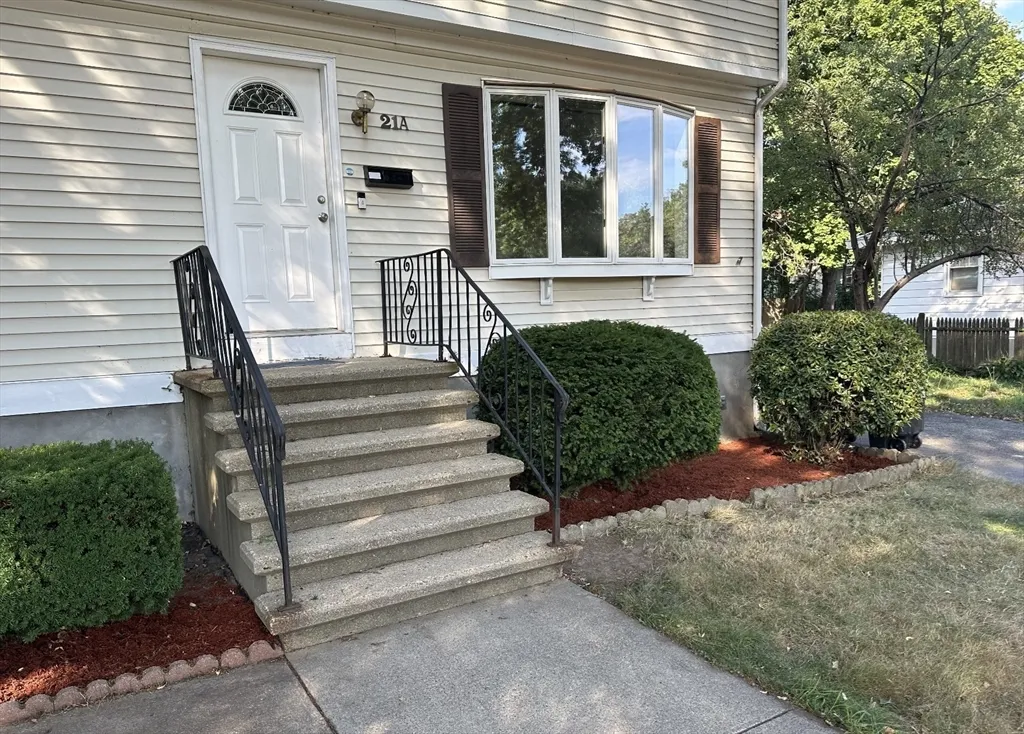 3 bed, 1 bath apartment for rent at 21A Mystic River Rd Unit 1, West Medford — photo 6 of 17