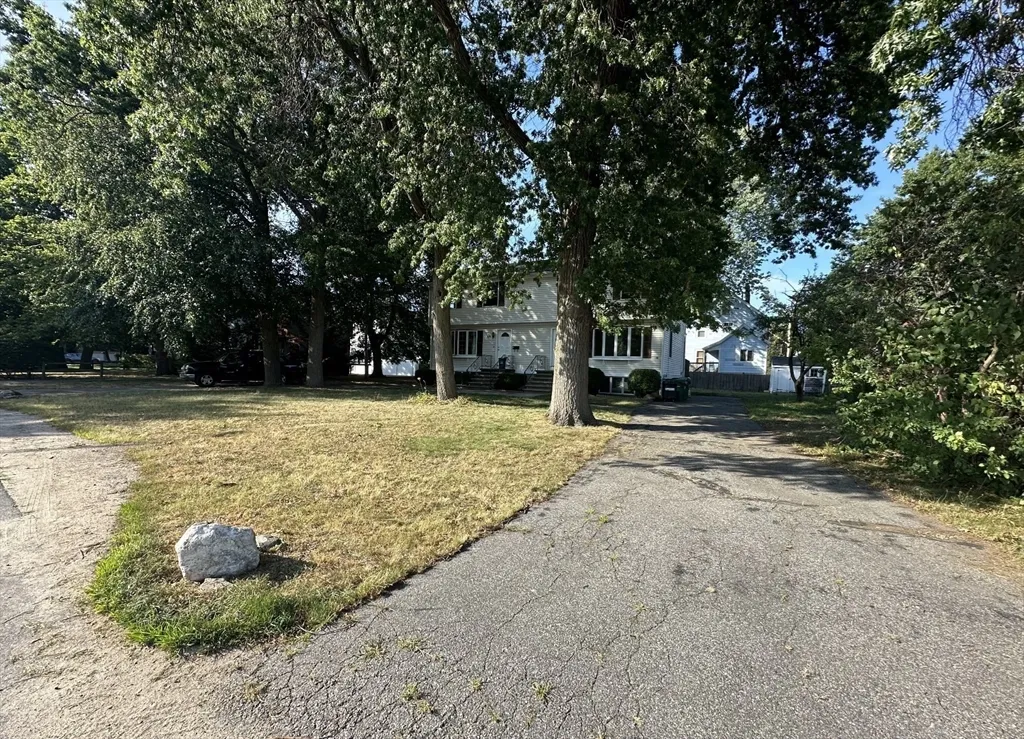 3 bed, 1 bath apartment for rent at 21A Mystic River Rd Unit 1, West Medford