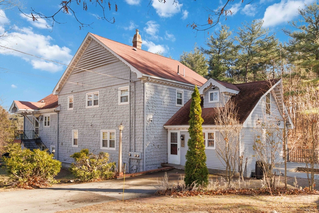 2 bed, 1 bath apartment for rent at 21A Stowe Rd Unit A, Southborough — photo 1 of 24