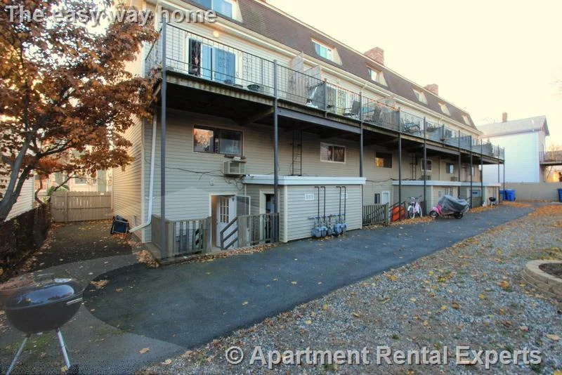 2 bed, 1 bath apartment for rent at 21A Suffolk St, Central Square — photo 12 of 12