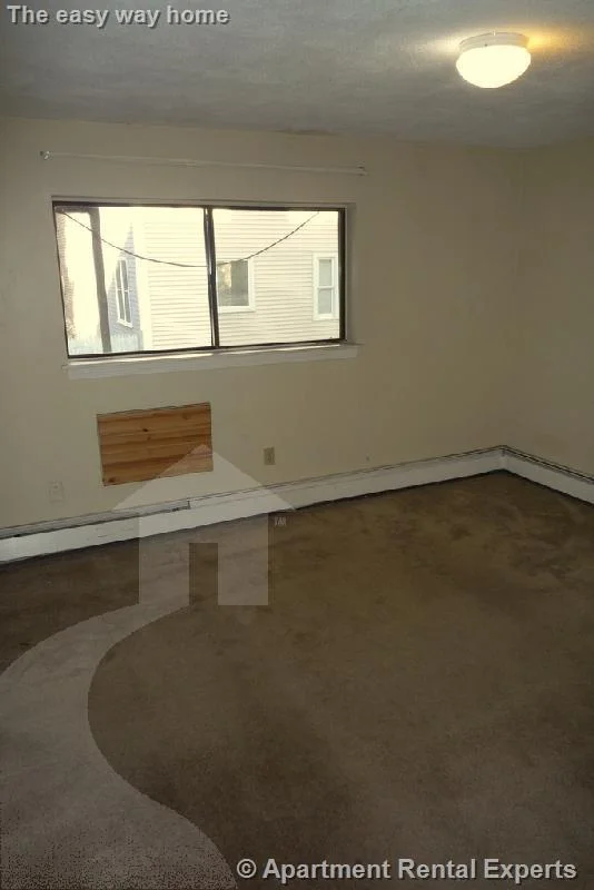 2 bed, 1 bath apartment for rent at 21A Suffolk St, Central Square — photo 4 of 12