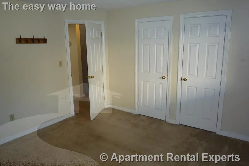 2 bed, 1 bath apartment for rent at 21A Suffolk St, Central Square — photo 5 of 12
