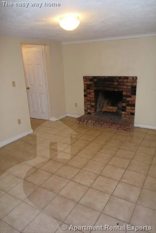 2 bed, 1 bath apartment for rent at 21A Suffolk St, Central Square — photo 2 of 12