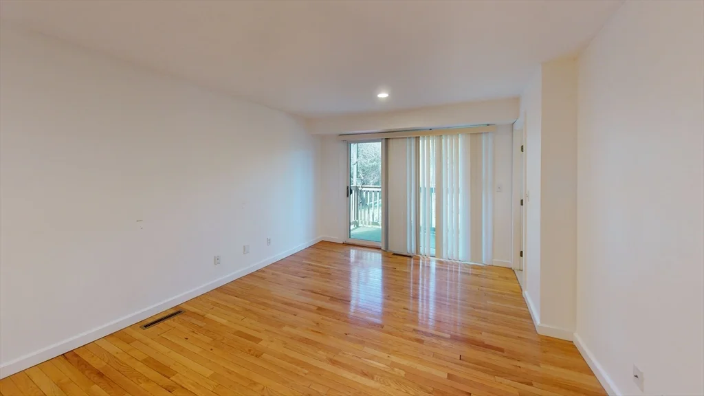4 bed, 2 bath apartment for rent at 22-24 Broadlawn Park Unit 22, Chestnut Hill — photo 10 of 13