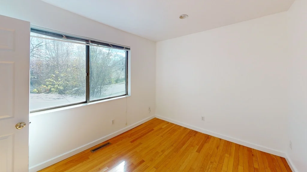 4 bed, 2 bath apartment for rent at 22-24 Broadlawn Park Unit 22, Chestnut Hill — photo 8 of 13