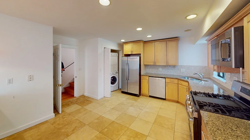 4 bed, 2 bath apartment for rent at 22-24 Broadlawn Park Unit 22, Chestnut Hill — photo 2 of 13