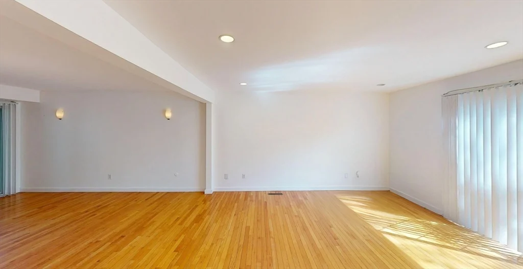 4 bed, 2 bath apartment for rent at 22-24 Broadlawn Park Unit 22, Chestnut Hill — photo 4 of 13