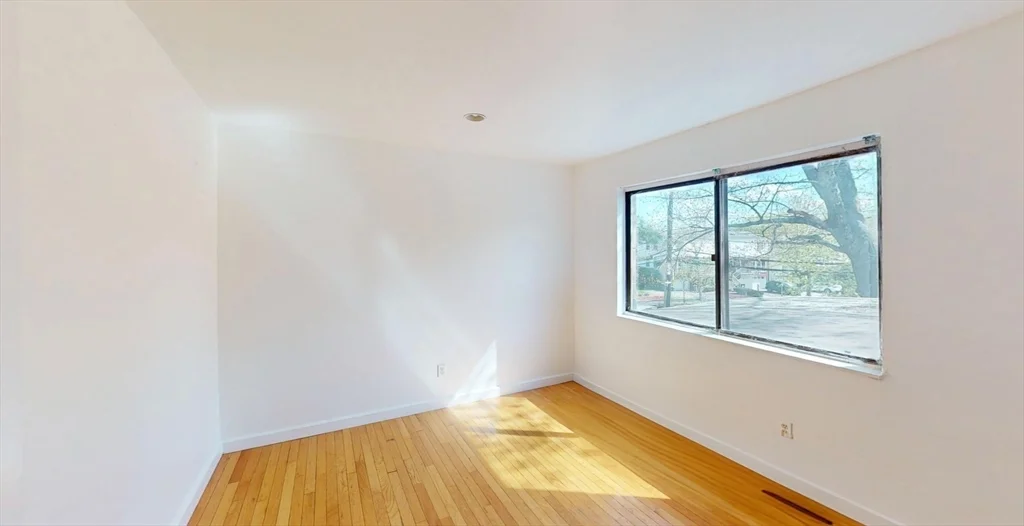 4 bed, 2 bath apartment for rent at 22-24 Broadlawn Park Unit 22, Chestnut Hill — photo 5 of 13