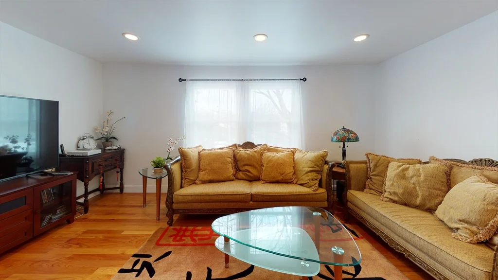 4 bed, 2 bath apartment for rent at 22-24 Broadlawn Park Unit 24, Chestnut Hill — photo 5 of 17