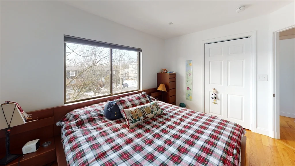 4 bed, 2 bath apartment for rent at 22-24 Broadlawn Park Unit 24, Chestnut Hill — photo 12 of 17