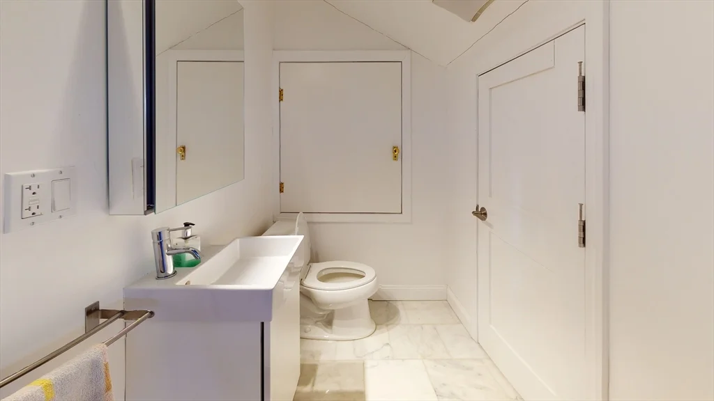 4 bed, 2 bath apartment for rent at 22-24 Broadlawn Park Unit 24, Chestnut Hill — photo 15 of 17