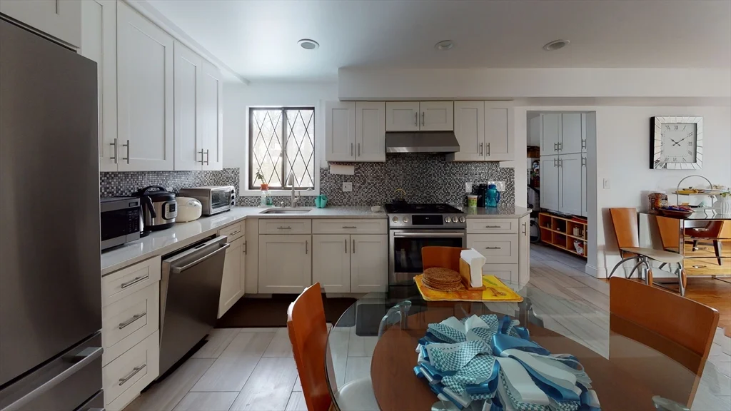 4 bed, 2 bath apartment for rent at 22-24 Broadlawn Park Unit 24, Chestnut Hill — photo 1 of 17