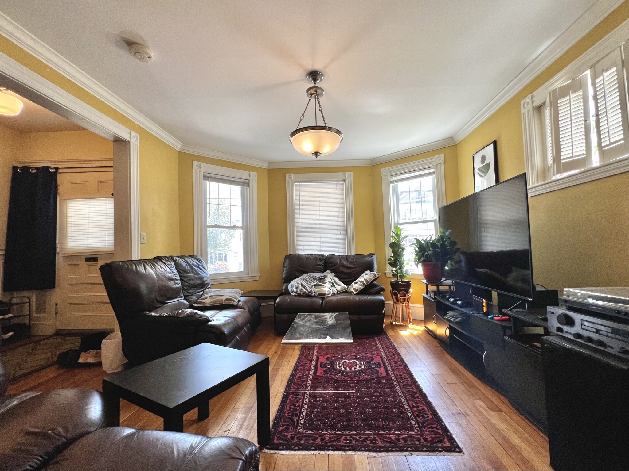 4 bed, 2 bath apartment for rent at 22-24 Burton St Unit 22, Brighton — photo 2 of 18