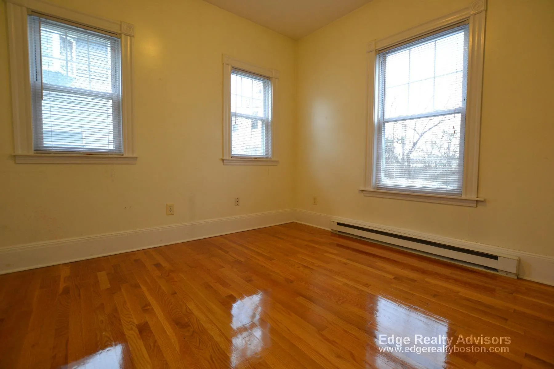 4 bed, 2 bath apartment for rent at 22-24 Everett Sq Unit 1, Allston — photo 6 of 12