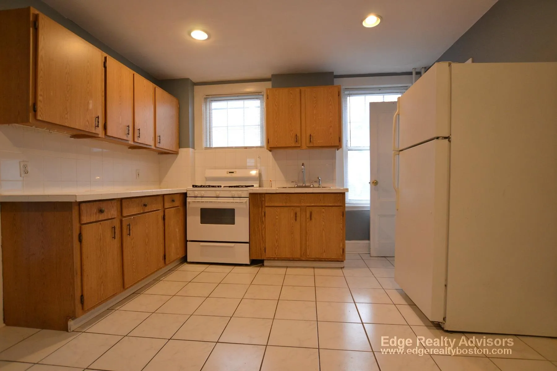 4 bed, 2 bath apartment for rent at 22-24 Everett Sq Unit 1, Allston — photo 4 of 12