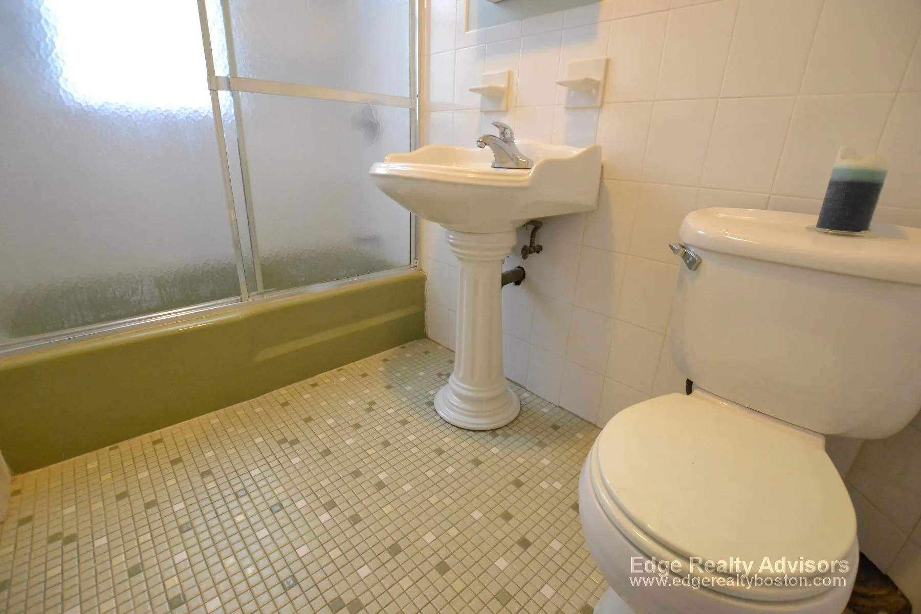 4 bed, 2 bath apartment for rent at 22-24 Everett Sq Unit 1, Allston — photo 8 of 12
